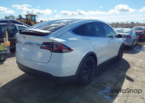 2016 Tesla Model X 60D/70D/75D/90D/P100D z USA, uszkodzony, nr VIN 5YJXCBE29GF021226